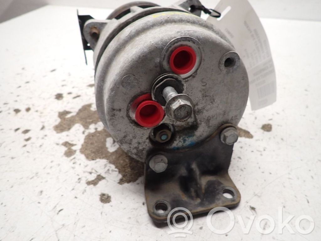 Ilmastointilaitteen kompressorin pumppu (A/C)   89018955,68200518,15765204