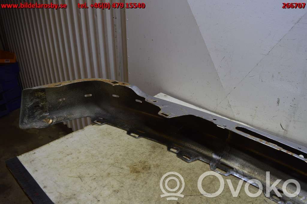 Front bumper   10501359B