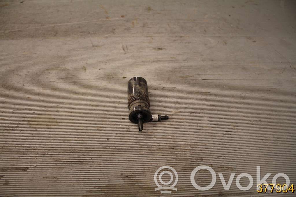 Volvo XC90 Headlight washer pump 