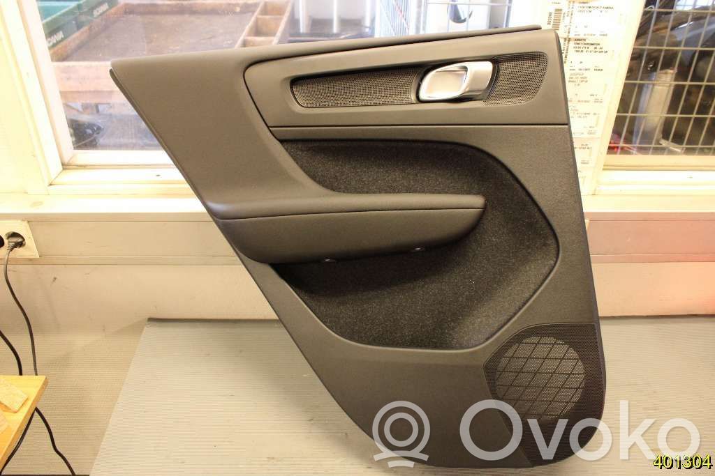 Volvo XC40 Boczki / Poszycie drzwi przednich 