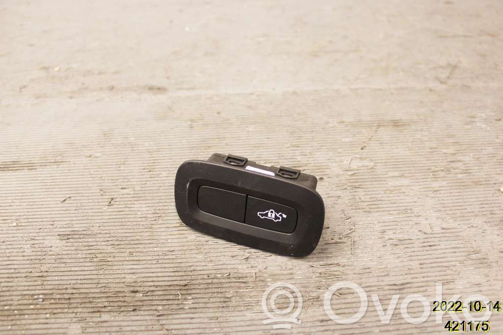 Tailgate/boot open switch button   32331200,31427331