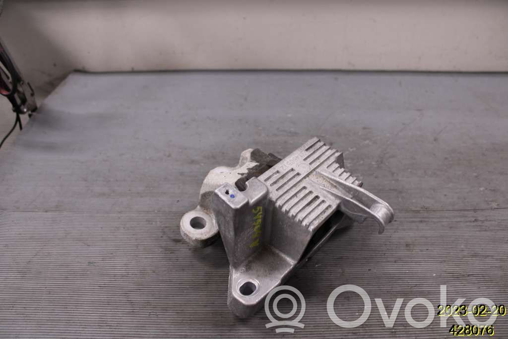 Volvo XC40 Engine mounting bracket 