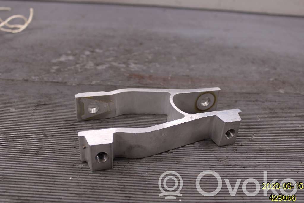 Volvo XC40 Engine mounting bracket 