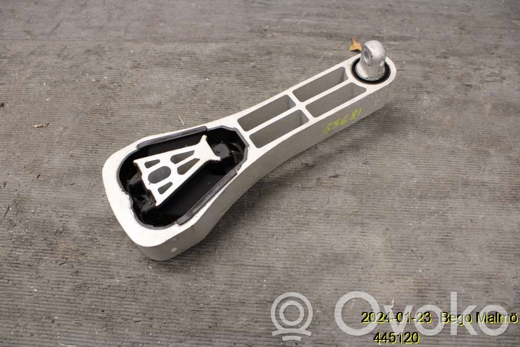 Volvo XC90 Engine mounting bracket 