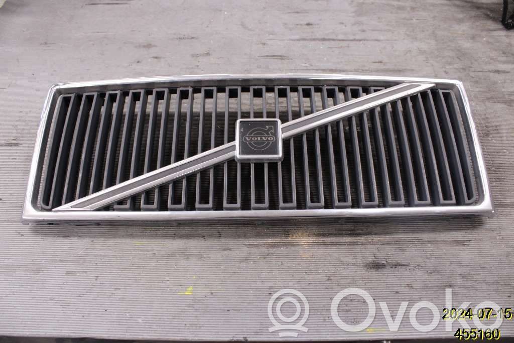 Volvo 740 Etupuskurin alempi jäähdytinsäleikkö 