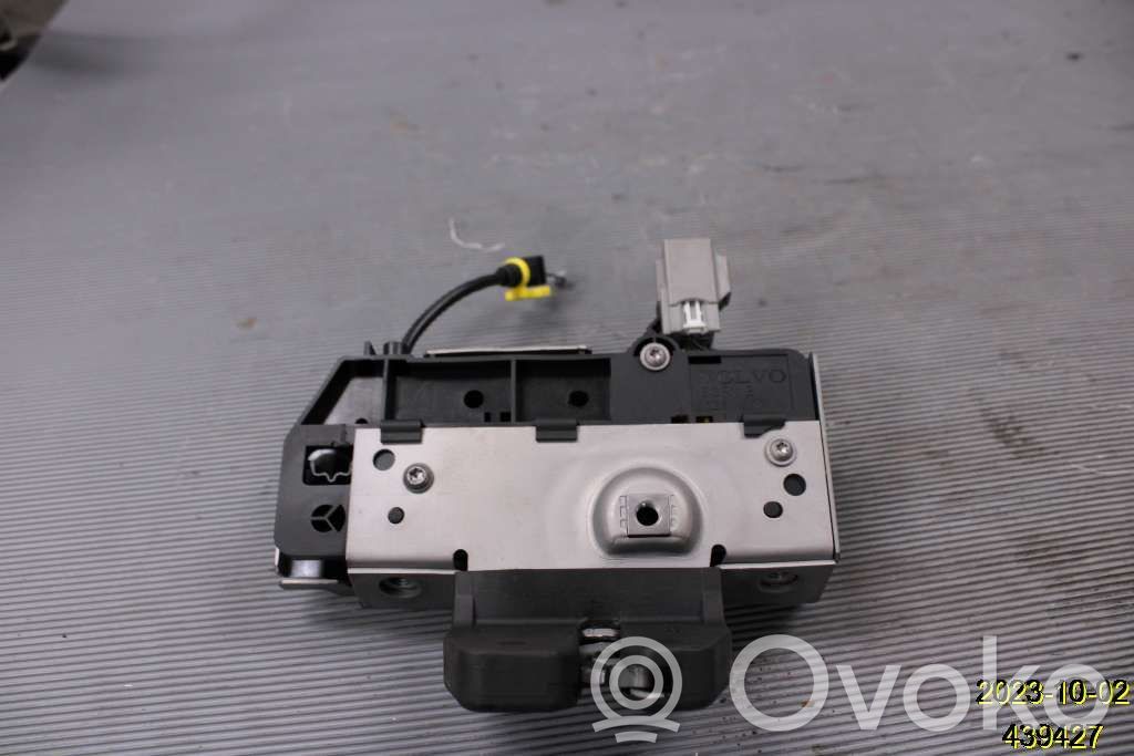 Loading door lock   31253053