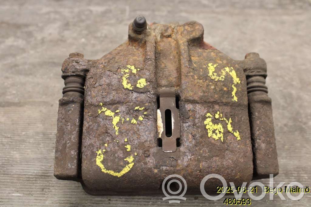 Volvo 940 Zacisk hamulcowy przedni 
