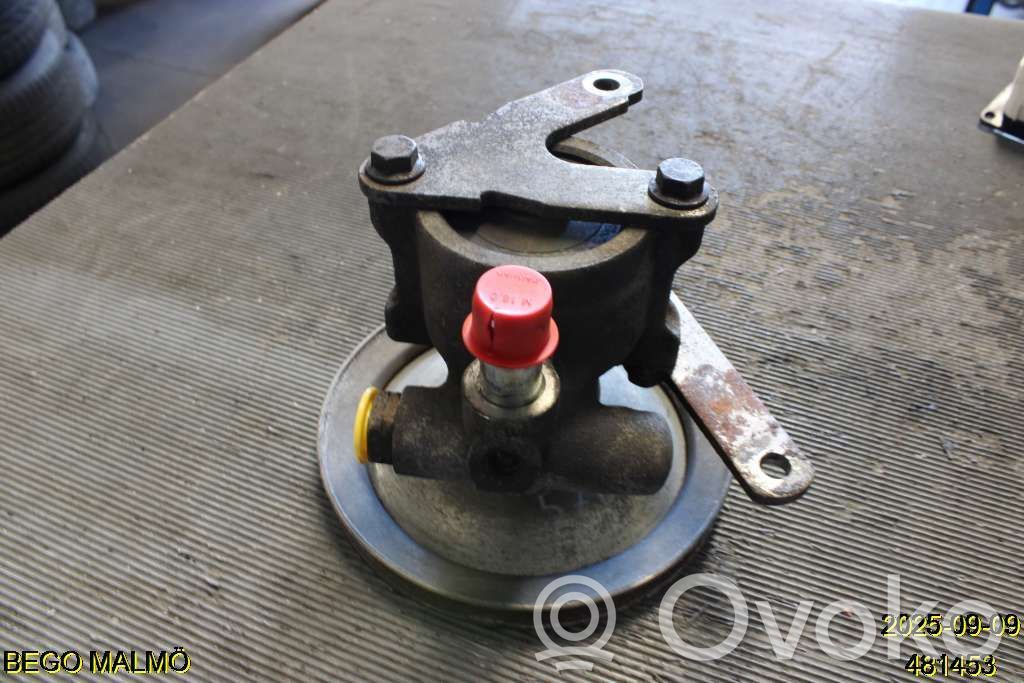 Ohjaustehostimen pumppu   8251726