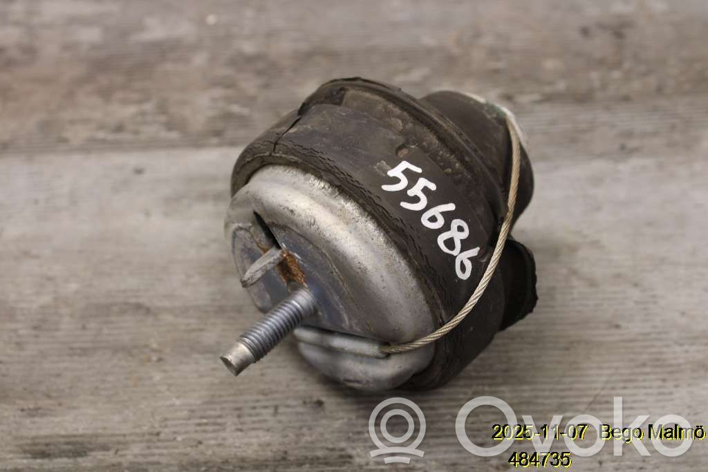 Volvo 960 Engine mount bracket 