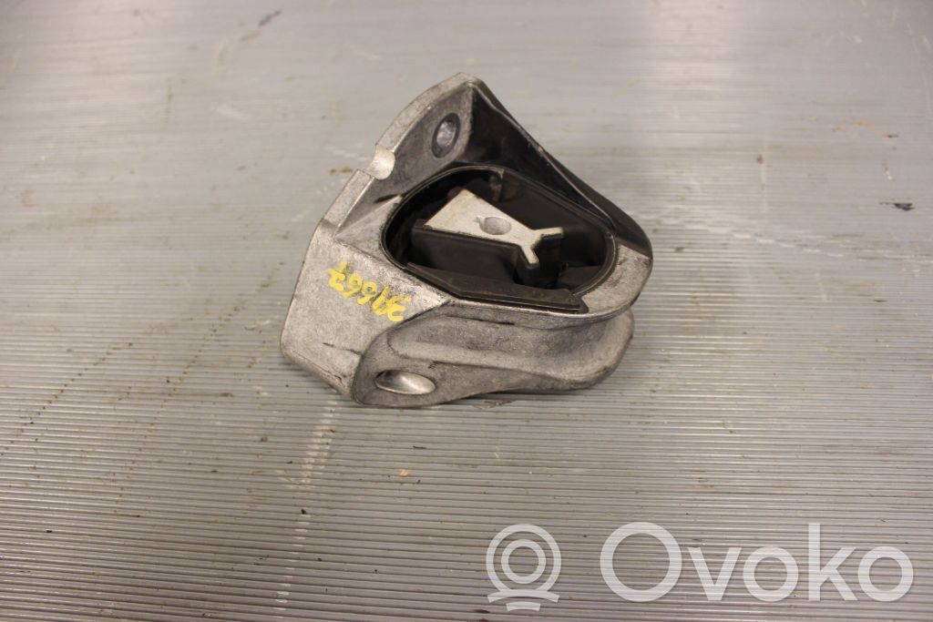 Volvo V40 Engine mounting bracket 