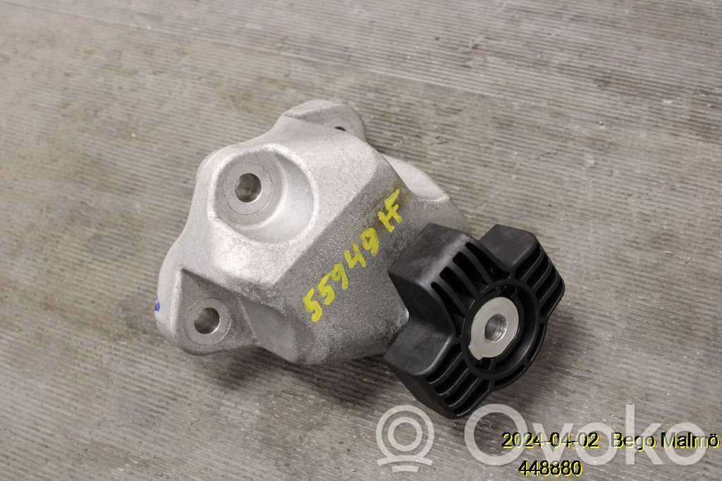 Volvo XC40 Engine mounting bracket 