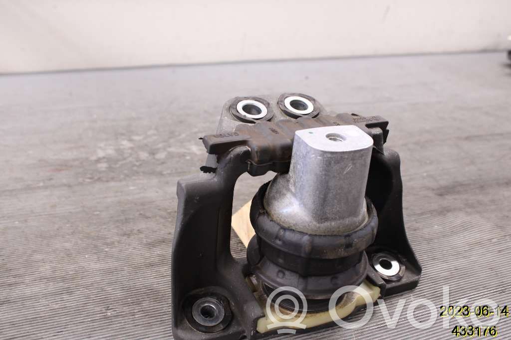 Engine mount bracket   32298661
