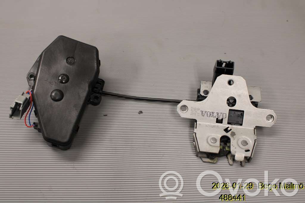 Loading door lock   31440489