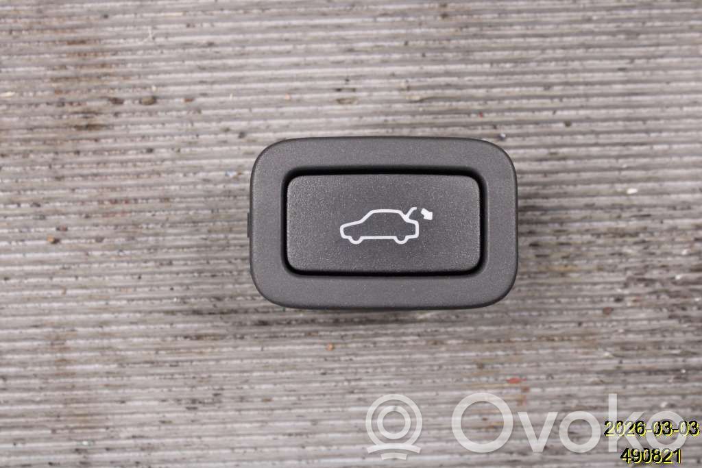 Tailgate/boot open switch button   31412055