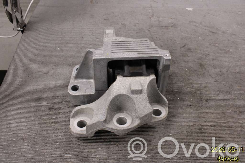 Volvo XC40 Variklio pagalvė 