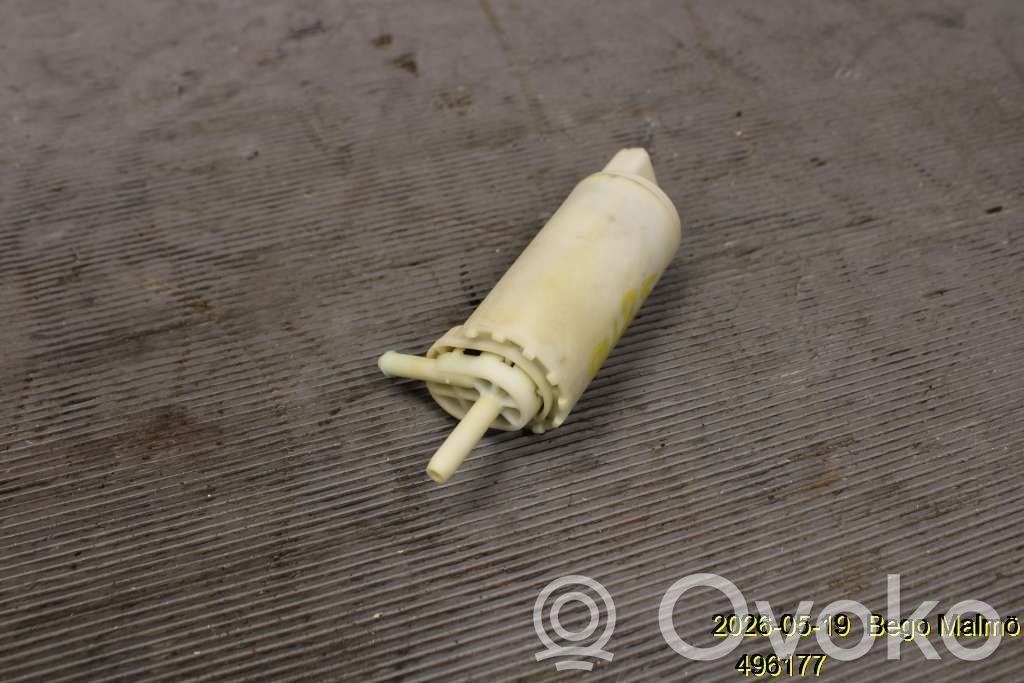 Windscreen/windshield washer pump   1258016
