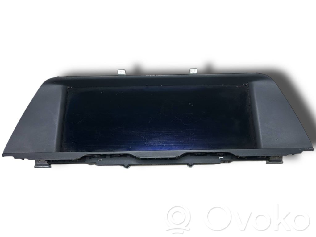 Radio / CD-Player / DVD-Player / Navigation   R138,9225707