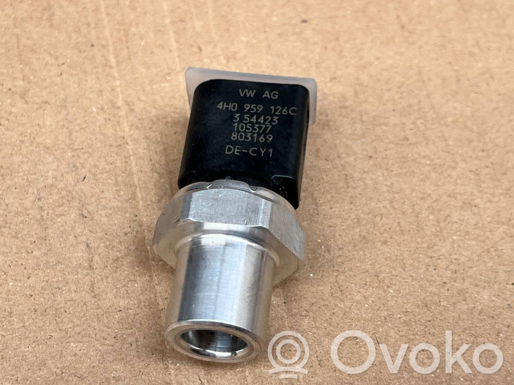 Volkswagen Polo Rear glass lock/latch 