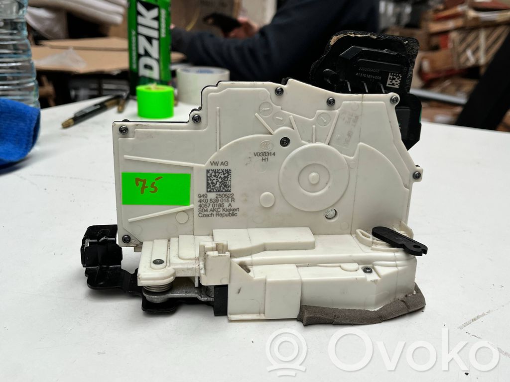 Audi A6 S6 C8 4K Rear glass lock/latch 