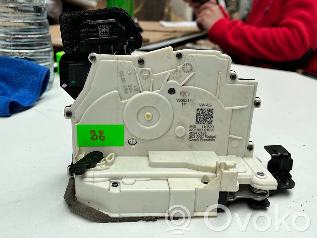 Audi A6 S6 C8 4K Rear glass lock/latch 