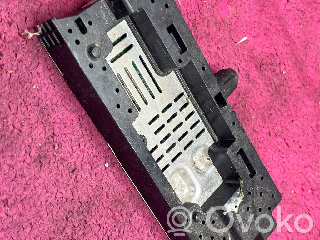 Citroen C3 Rear glass lock/latch 