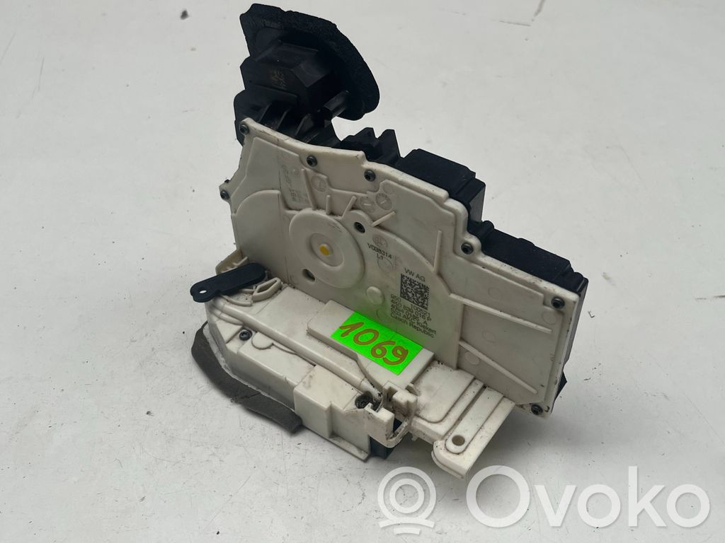 Cerradura de puerta trasera   1069,4K0839016P