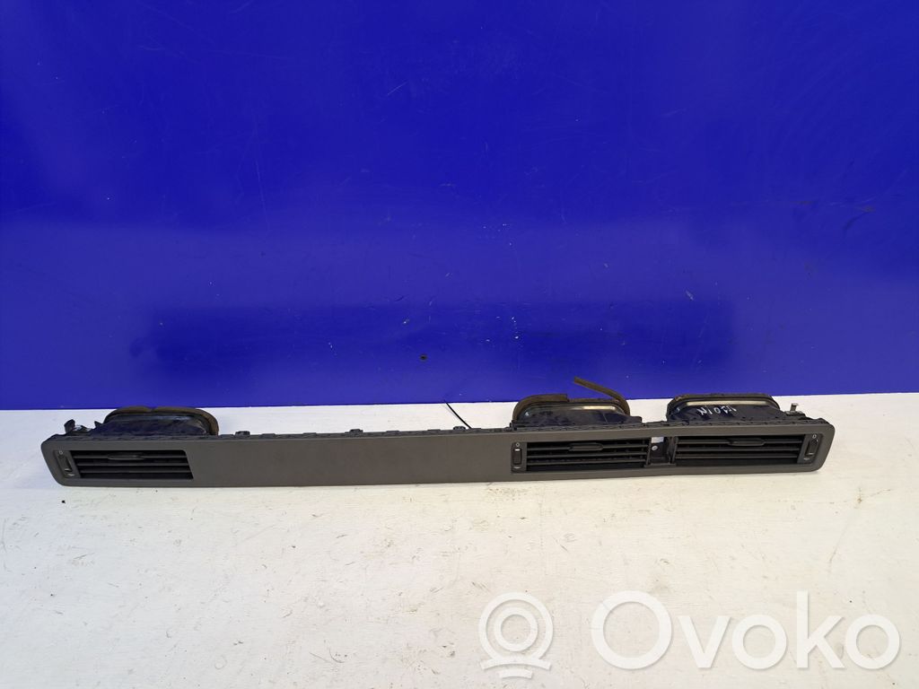 Volvo V70 Lango oro grotelės 