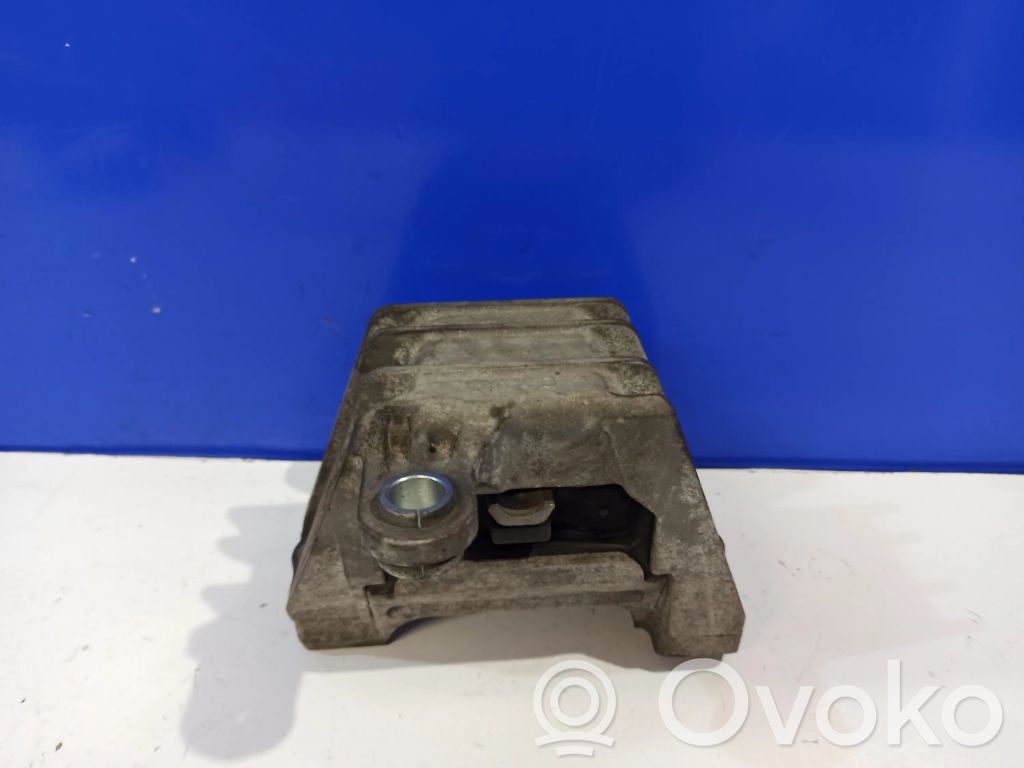 Engine mount bracket   12802783