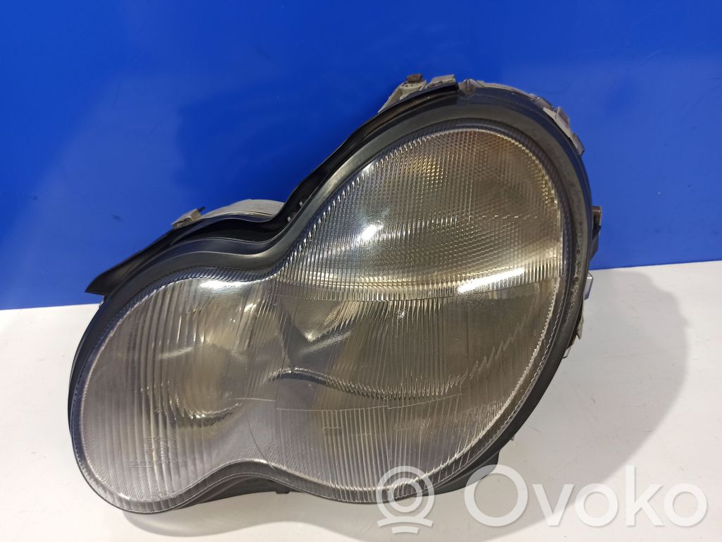 Mercedes-Benz C W203 Lampa przednia 