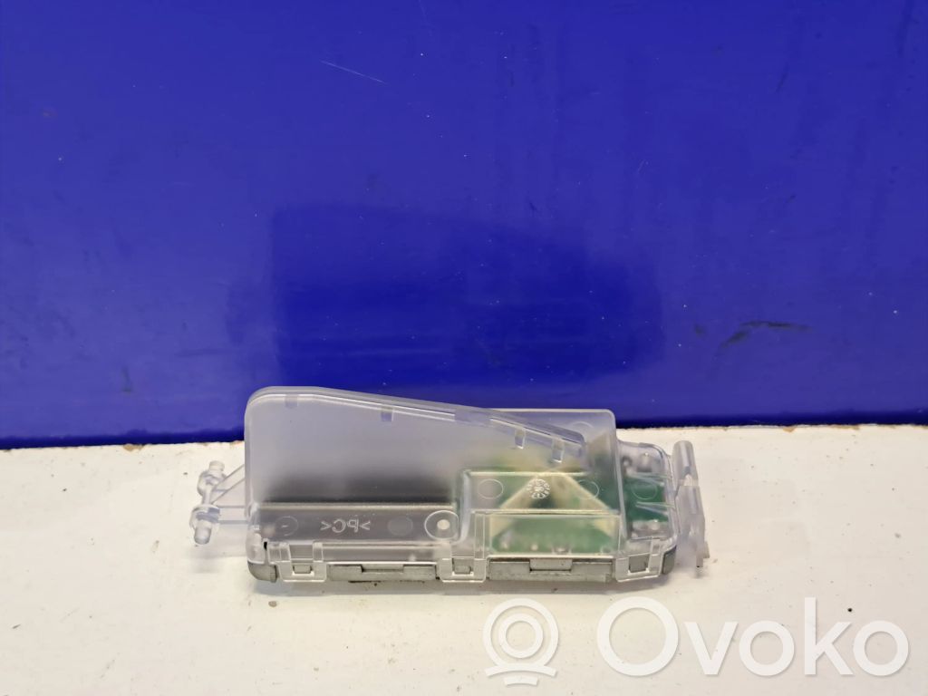 Volvo V50 GPS-pystyantenni 