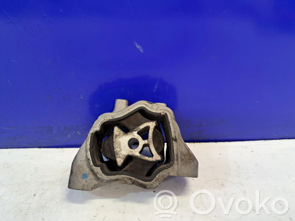 Volvo S60 Engine mount bracket 