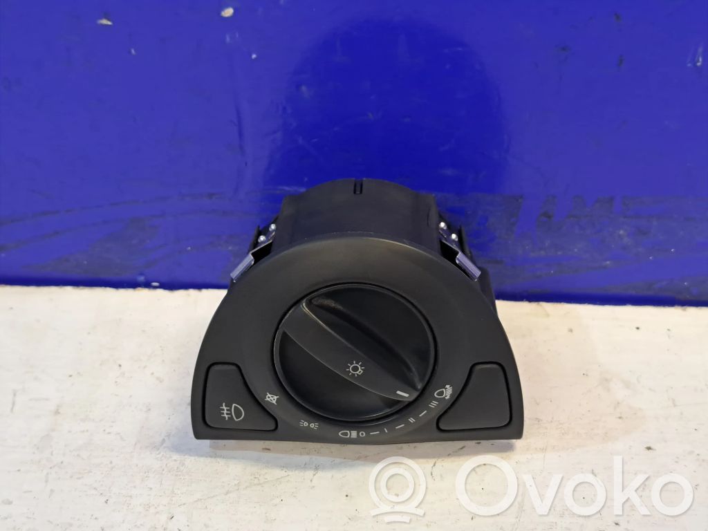 Light switch   12774376
