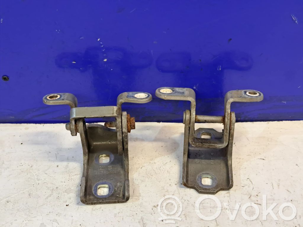 Front door upper hinge   13281820