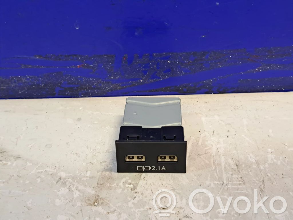 Lexus RX 450H Enchufe conector USB 