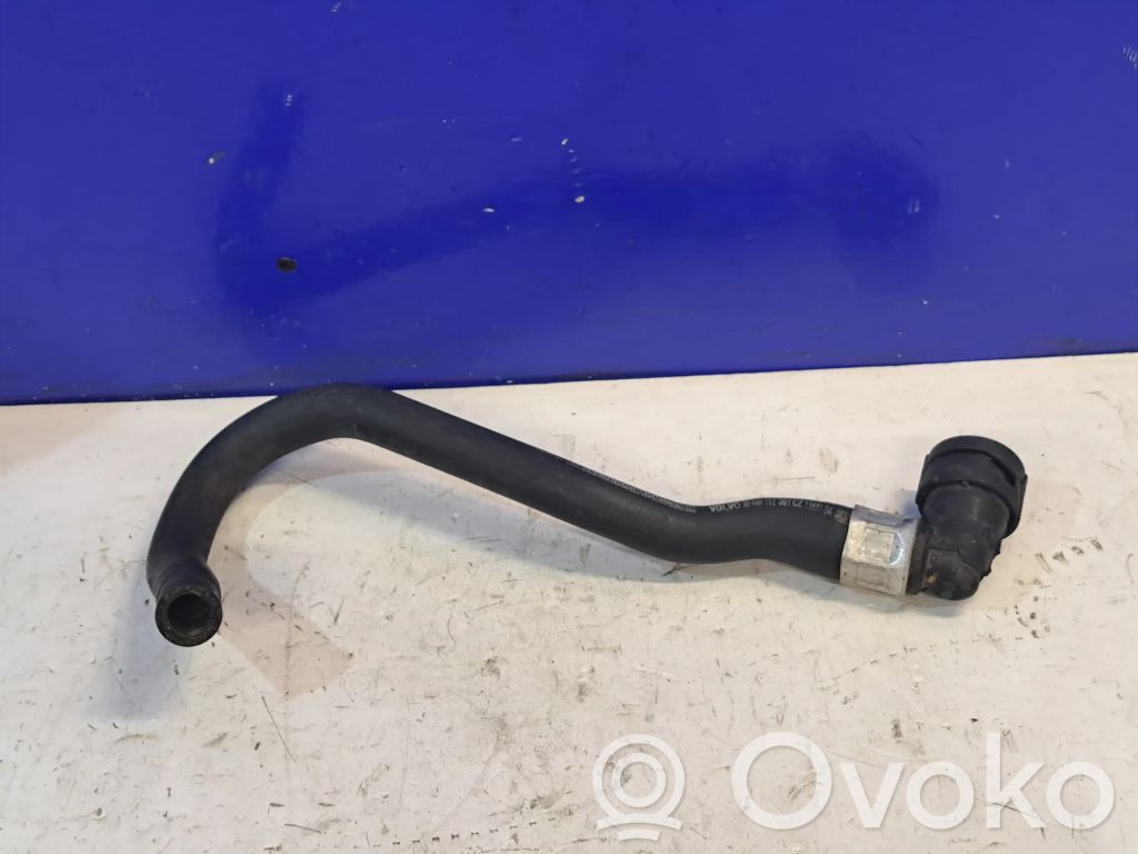 Volvo XC90 Conductă/furtun lichid de răcire motor 