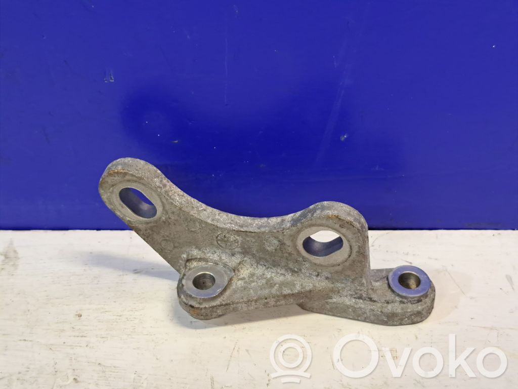 Rear differential/diff mount bracket   31492927
