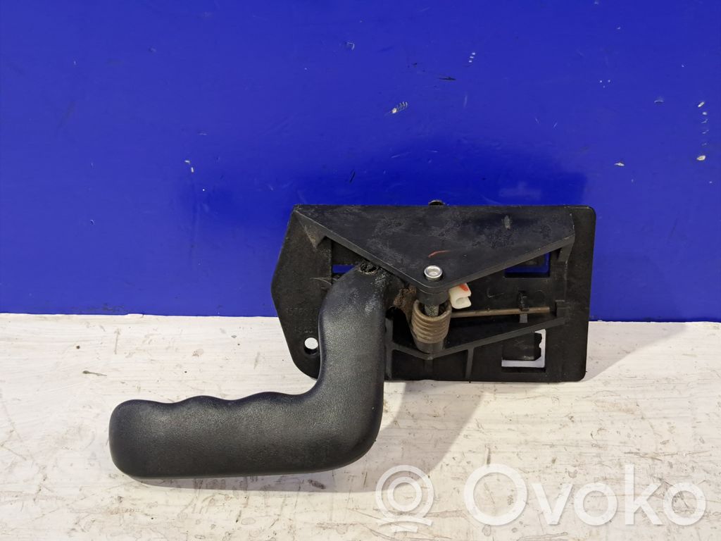 Chevrolet Tahoe Front door interior handle 