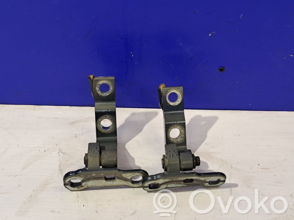 Volvo XC60 Front door upper hinge 