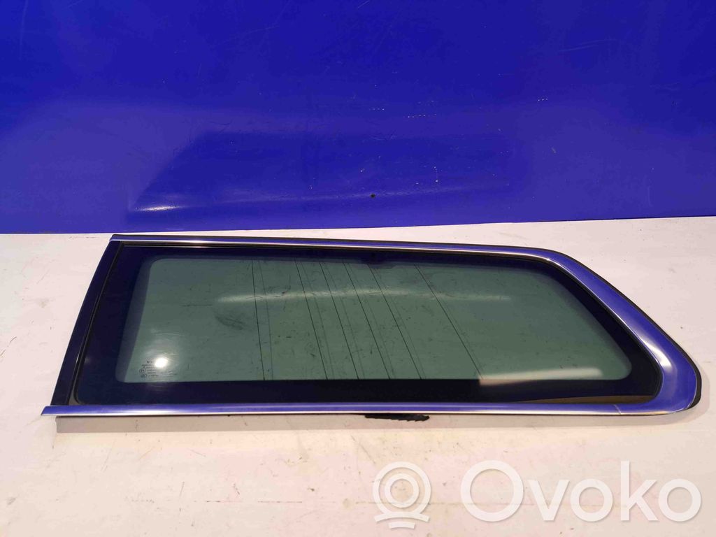 Volvo XC70 Rear side window 