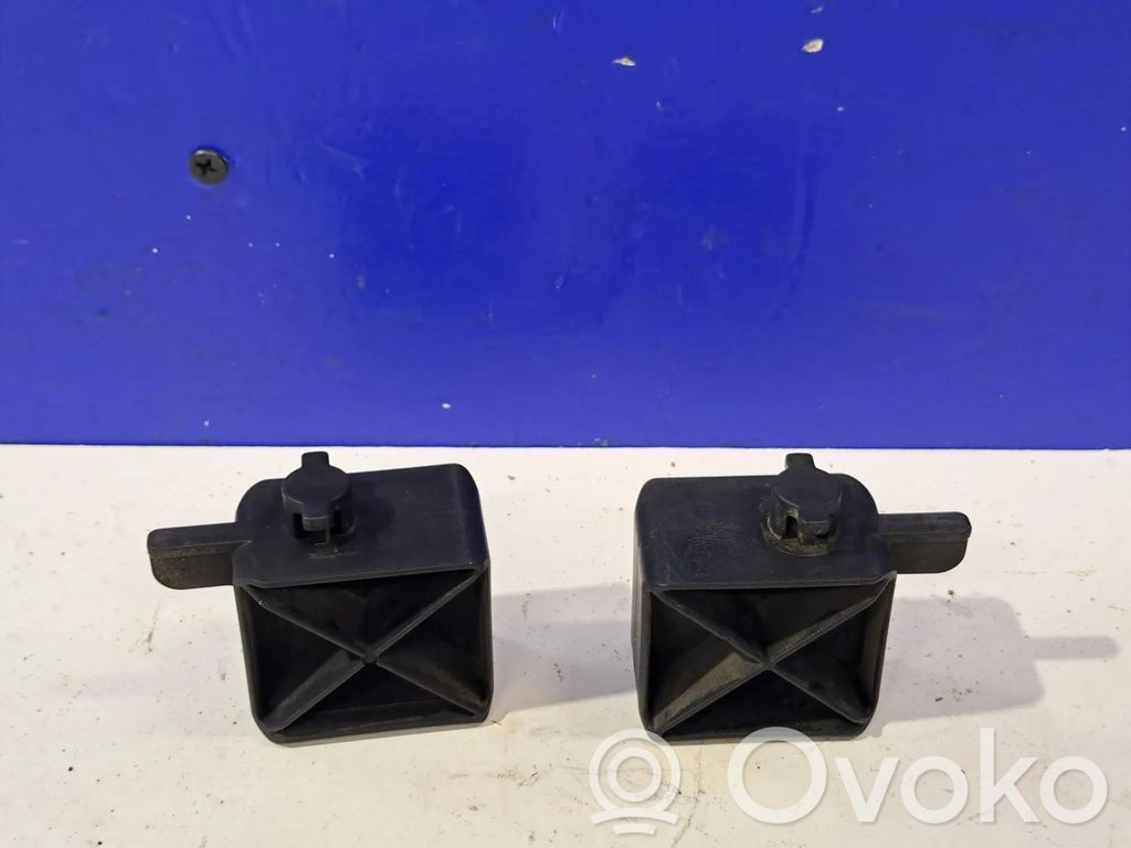 Radiator support slam panel bracket   30723362