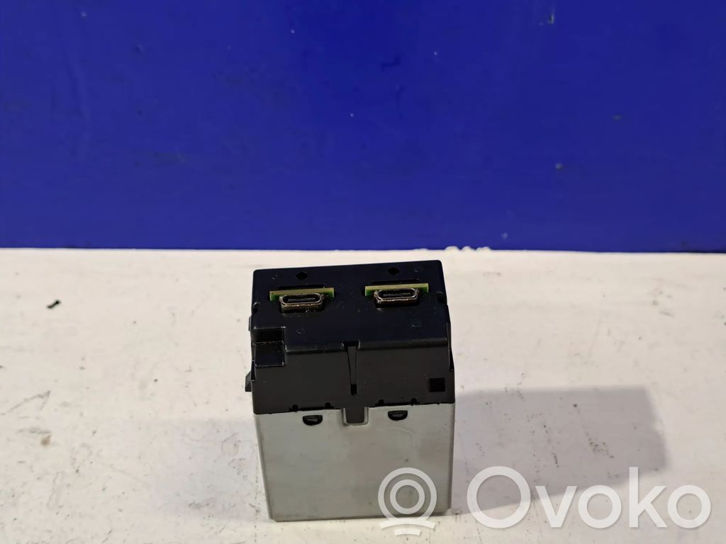 Polestar 2 Разъем USB 