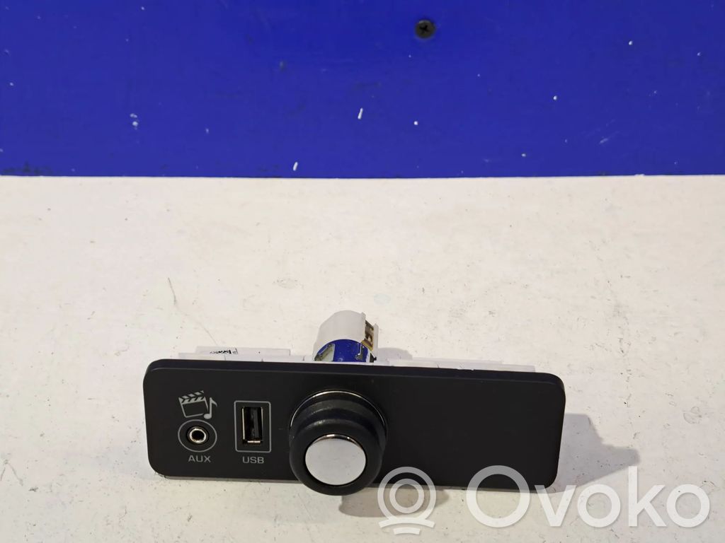 Land Rover Range Rover L405 AUX in-socket connector 