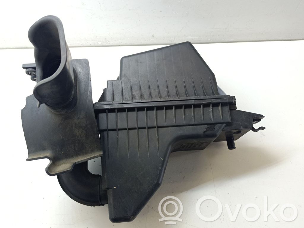 Suzuki Swift I Air filter box 