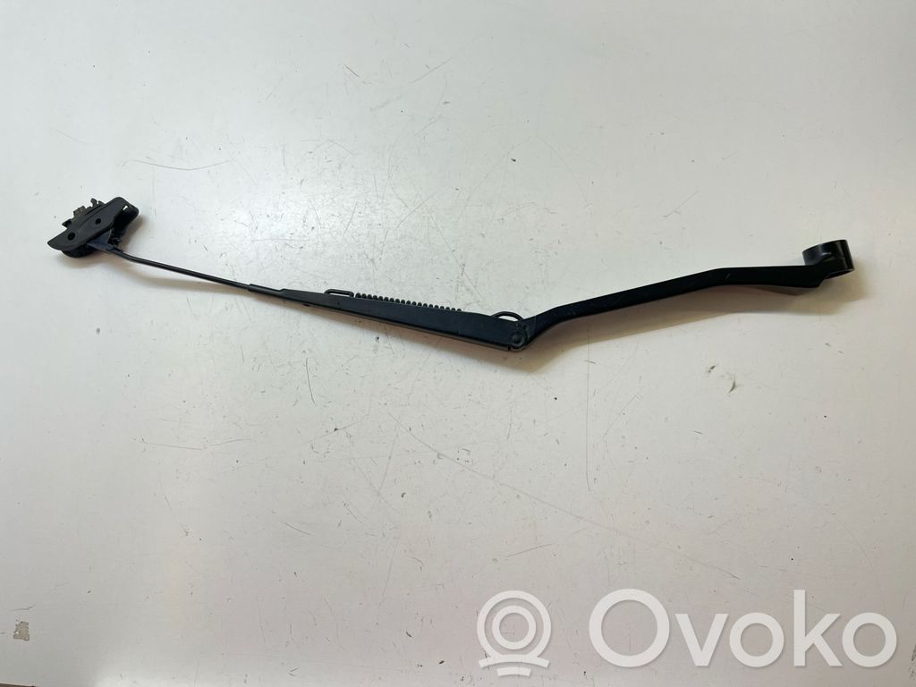 Toyota RAV 4 (XA20) Front wiper blade arm 