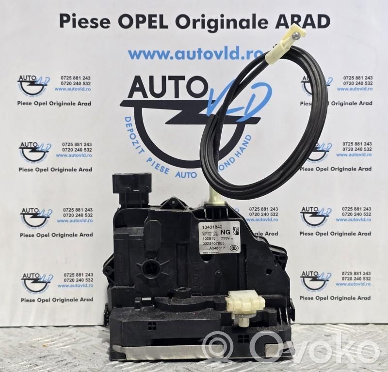 Opel Corsa E Priekšpusē slēdzene 