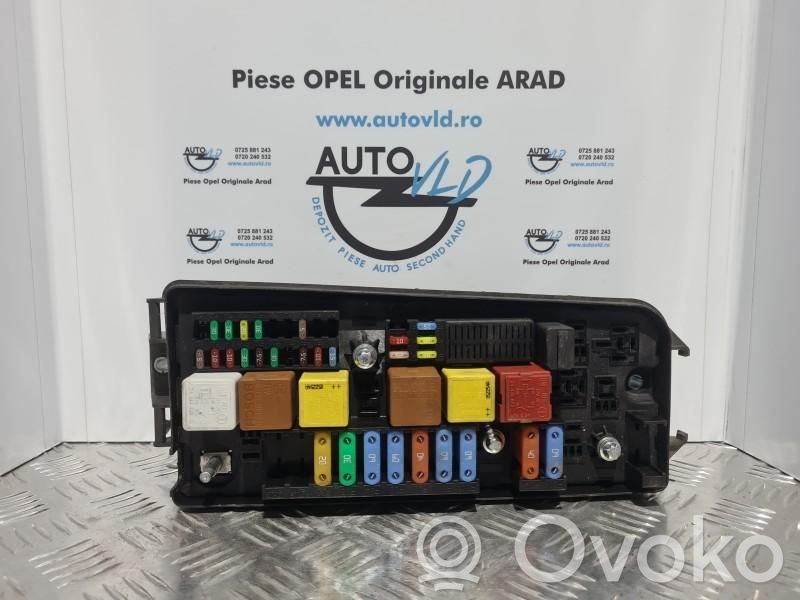 Opel Vectra C Juego de caja de fusibles 