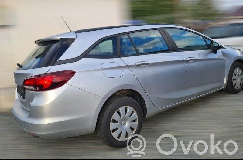 Opel Astra K Syrena alarmu 