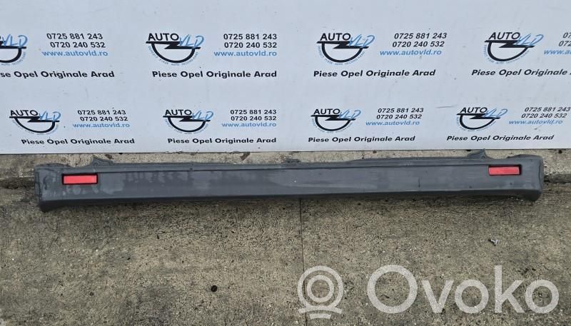 Opel Vivaro Bară spate 
