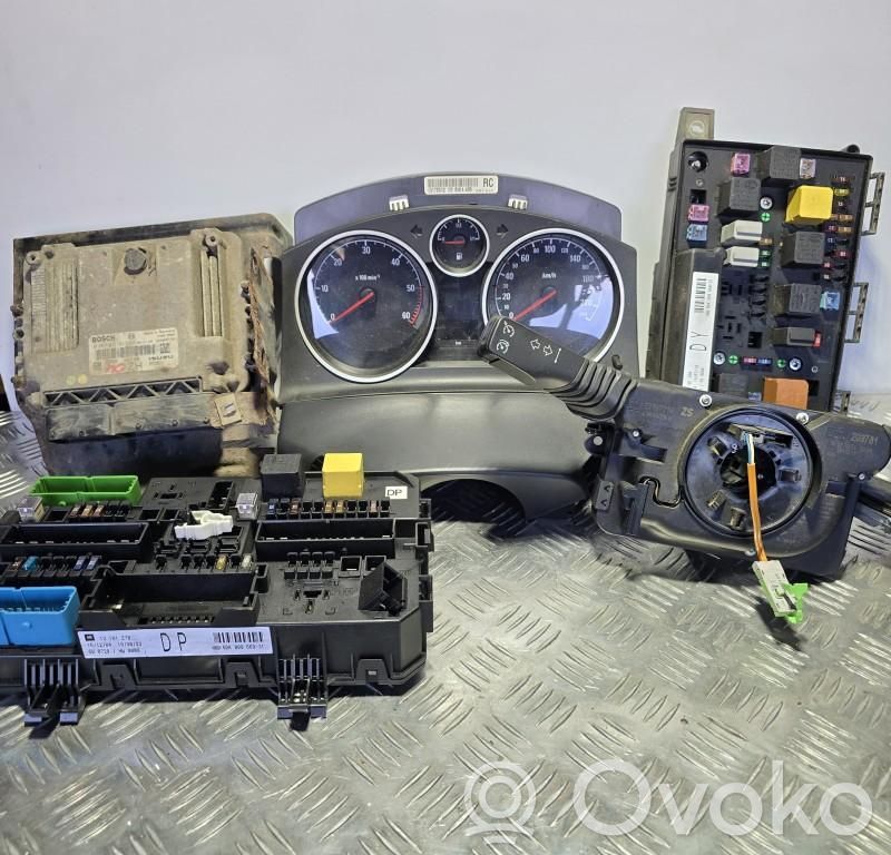 Opel Astra H Engine ECU kit and lock set 