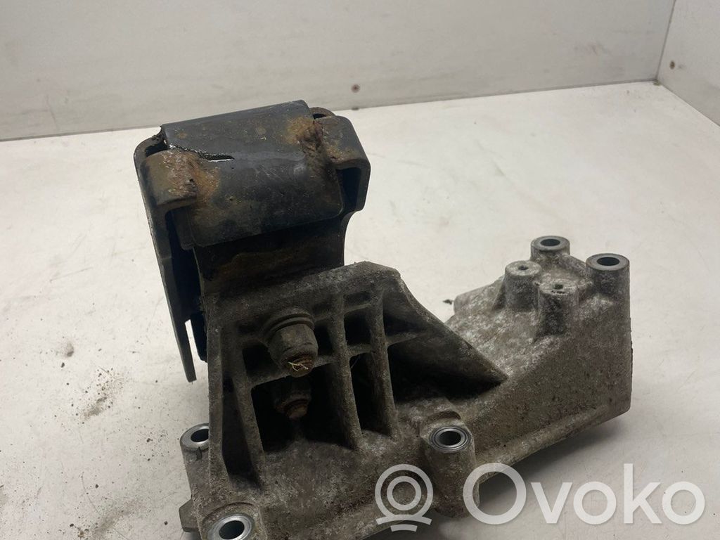 Engine mount bracket   504046292,7421005